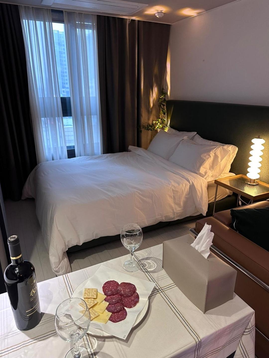 Dongseongro Dsr&U Hotel Room Daegu Bagian luar foto